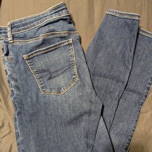 Size 14 - Short - American Eagle - The Dream Jean - Hi-Rise Jegging